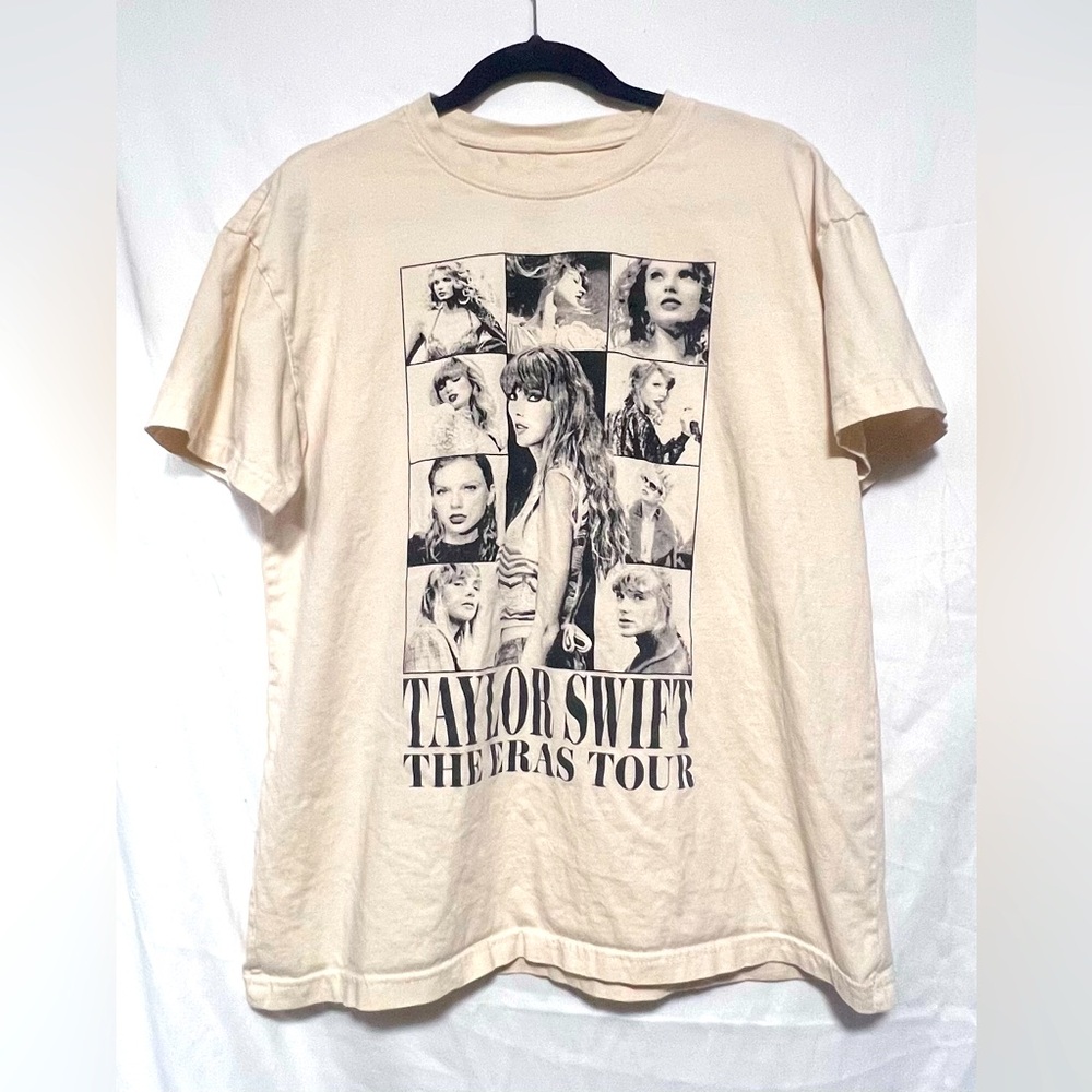✨OFFICIAL MERCH✨ Taylor Swift The Eras Tour T-Shirt Collectible Swiftie Concert - Picture 2 of 6